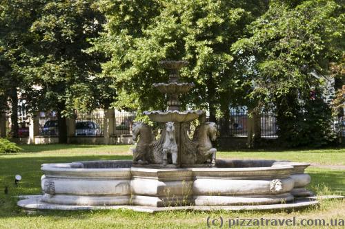 Fountain in the courtyard of the Castle Hotel