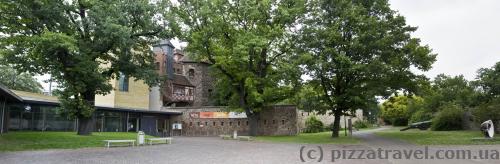 Старые городские стены и центр Отто фон Герике