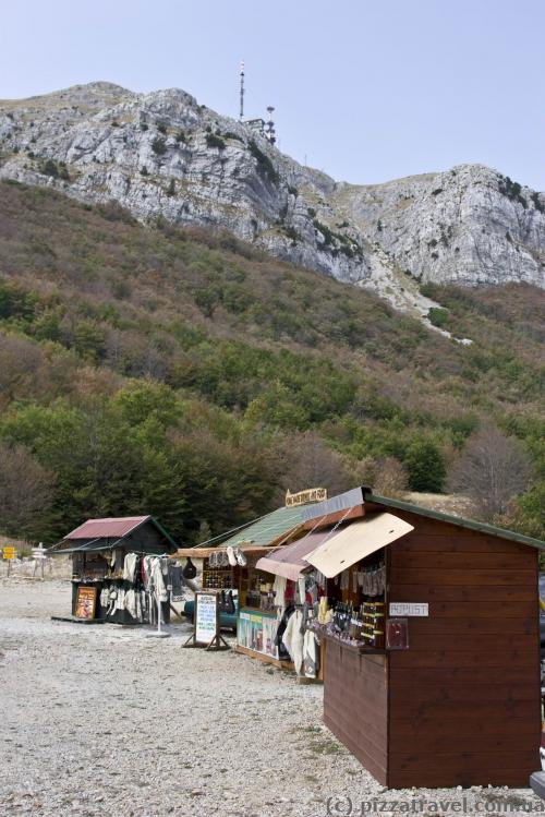 Small kiosks along the road