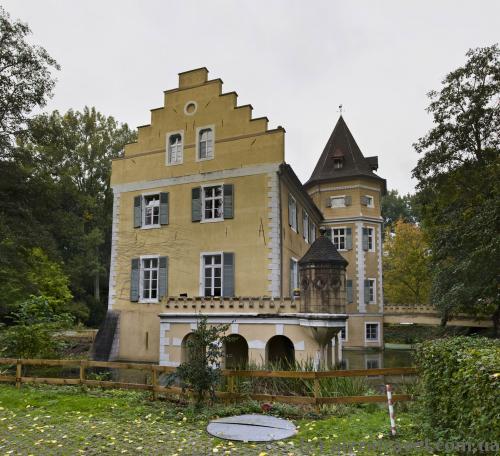 Палац Вестхузен (Wasserschloss Westhusen)
