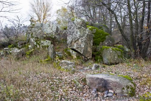 Камені в селі Хохітва