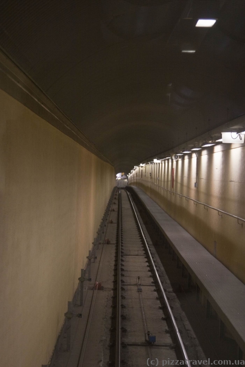 Horizontal and vertical elevator in Genoa