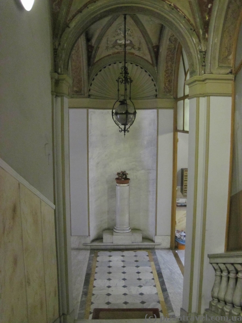 Entrance to an ordinary house in Genoa