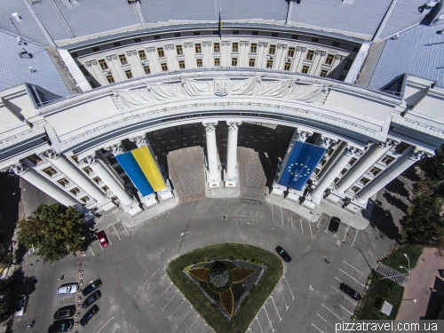 Міністерство закордонних справ