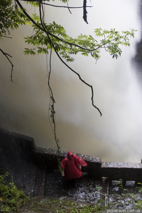 Pailon del Diablo waterfall