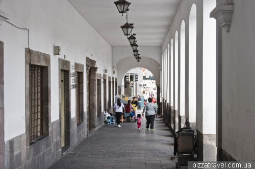 Arcade in the center of Quito
