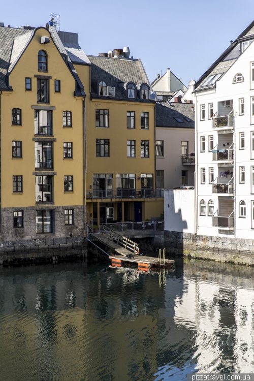 Bridge for bathing in Ålesund