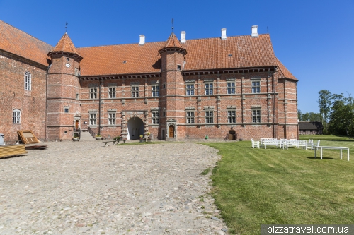 Замок Воєргорд (Voergaard)