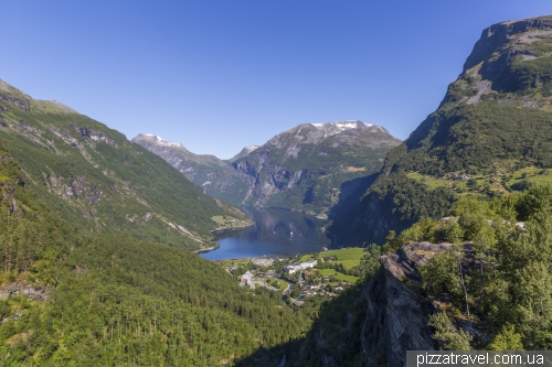 Flydalsjuvet Lookout