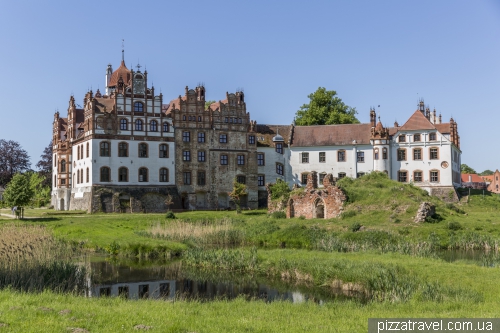 Basedow Castle (Schloss Basedow)