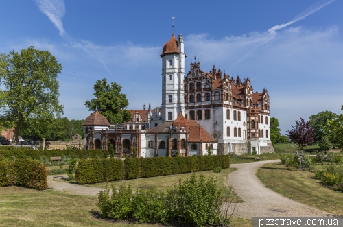 Basedow Castle (Schloss Basedow)