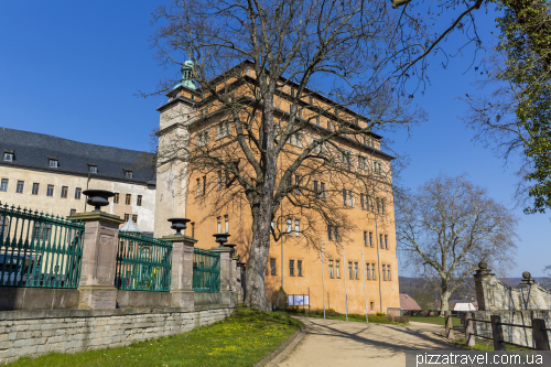 Палац та парк Зондерсхаузен (Schloss Sondershausen)