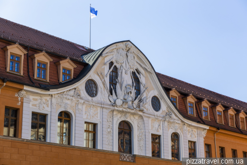 Палац та парк Зондерсхаузен (Schloss Sondershausen)