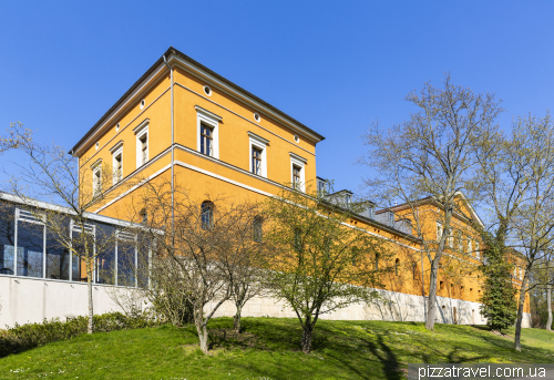 Палац та парк Зондерсхаузен (Schloss Sondershausen)