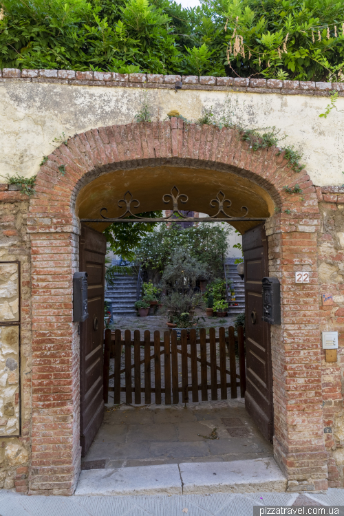 Монтефоллоніко (Montefollonico)