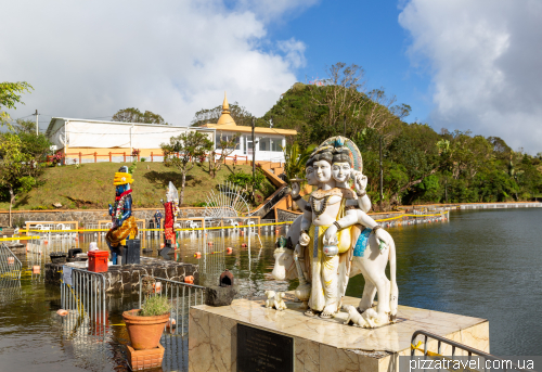 Hindu temple on the crater lake of Grand Bassin