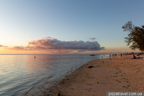 Пляж Флик-ан-Флак (Flic en Flac)