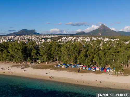 Пляж Флик-ан-Флак (Flic en Flac)