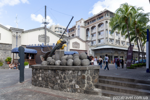 Порт-Луї, столиця острова (Port-Louis)