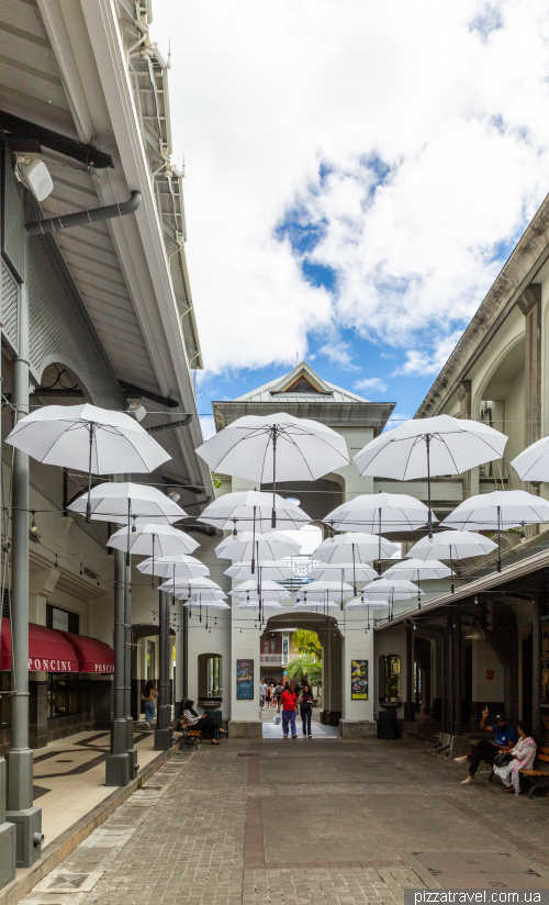 Порт-Луї, столиця острова (Port-Louis)