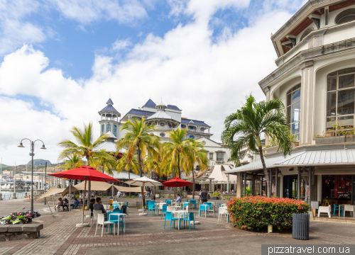 Порт-Луї, столиця острова (Port-Louis)
