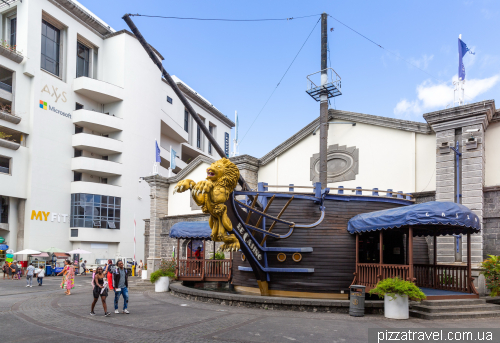 Порт-Луї, столиця острова (Port-Louis)