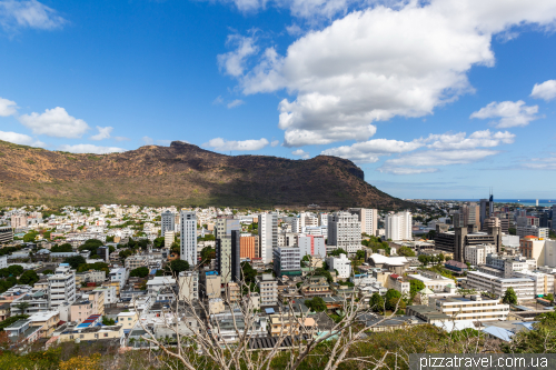 Вид на Порт-Луї з форту
