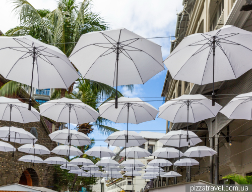 Порт-Луї, столиця острова (Port-Louis)