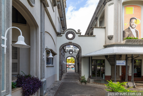 Порт-Луї, столиця острова (Port-Louis)