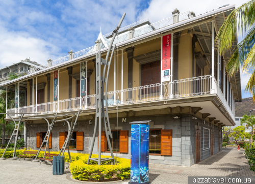 Порт-Луї, столиця острова (Port-Louis)