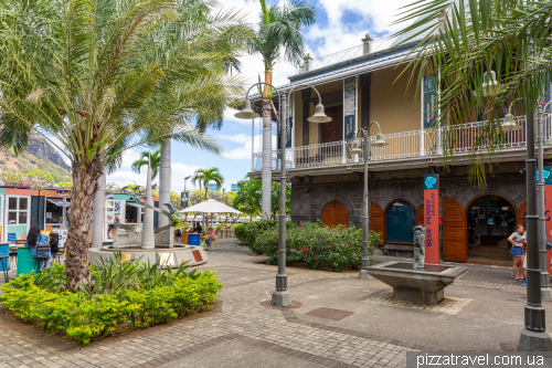 Порт-Луї, столиця острова (Port-Louis)