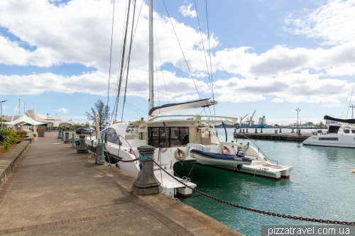 Порт-Луї, столиця острова (Port-Louis)