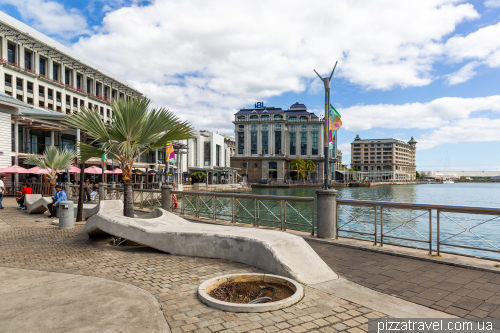 Порт-Луї, столиця острова (Port-Louis)