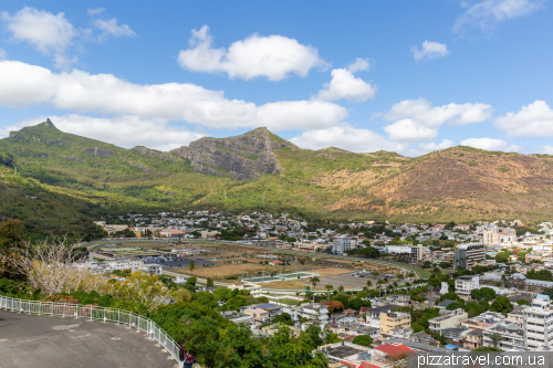Гори навколо Порт-Луї