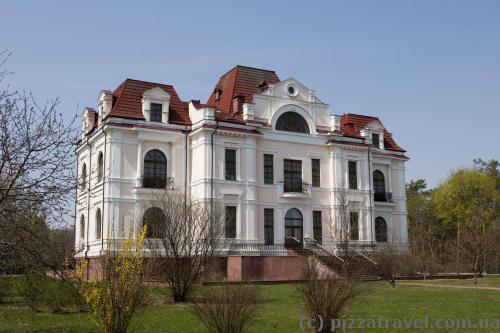 Nice cottage in the Sverdlovka village