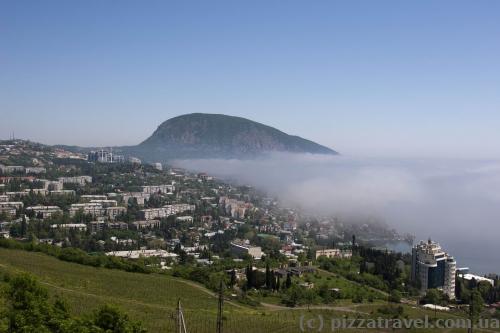 На Гурзуф насувається туман.